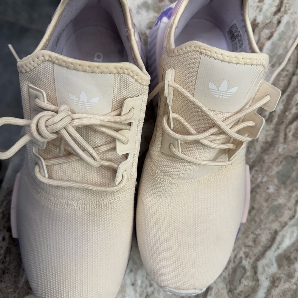 Adidas NMD_R1 Wonder White/Wonder White/Purple Tint GW5694 Women's 8.5 - Picture 2 of 5
